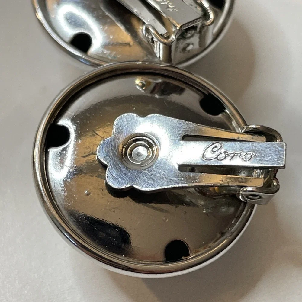 VINTAGE CORO SHINY SILVER TONE‎ METAL DOME BUTTON CLIP ON EARRINGS CHUNKY AL5.1